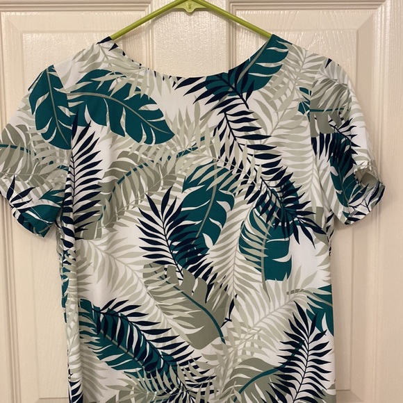 White & Green Leaf Print Gold Zipper Accent Shift Dress NWOT - Picture 4 of 7